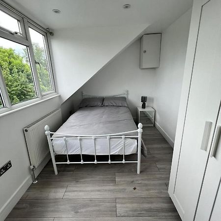 Lovely 2 Bedroom Flat With Roof Terrace In London Nw6 Екстериор снимка