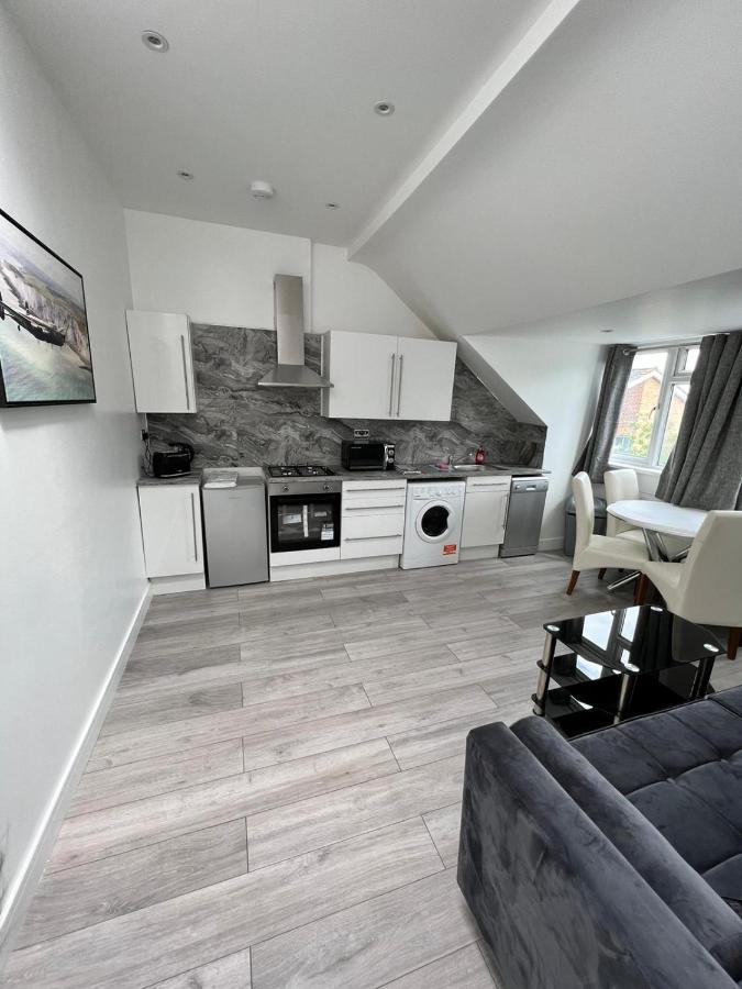 Lovely 2 Bedroom Flat With Roof Terrace In London Nw6 Екстериор снимка