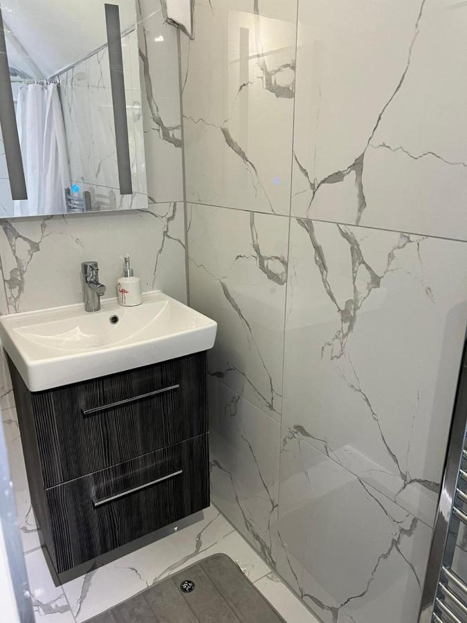 Lovely 2 Bedroom Flat With Roof Terrace In London Nw6 Екстериор снимка