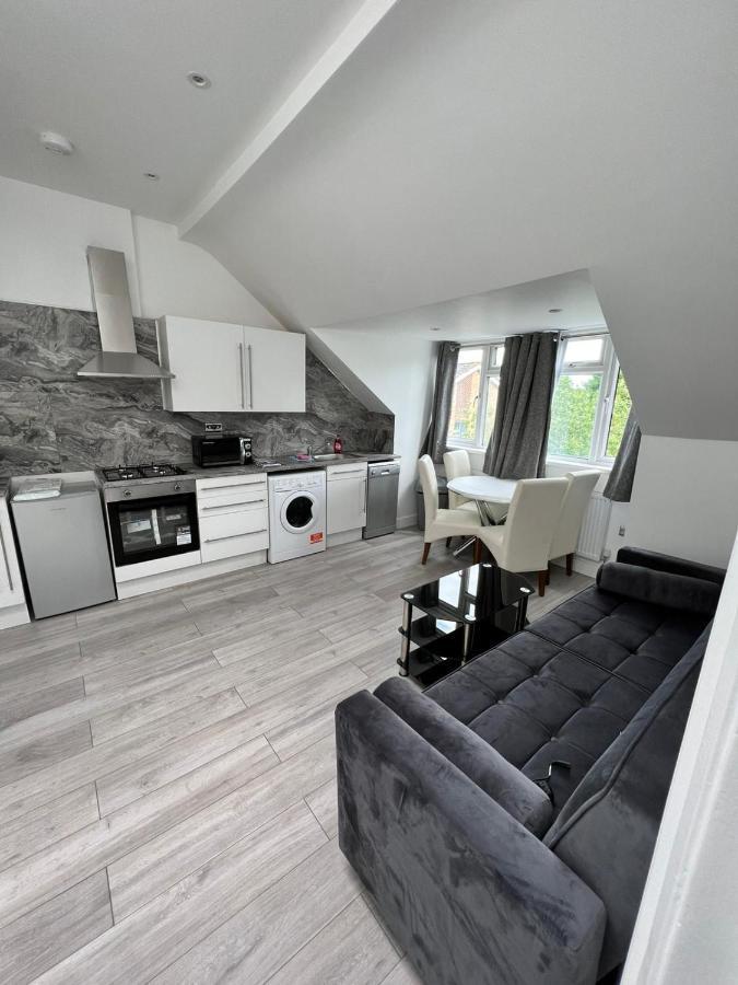 Lovely 2 Bedroom Flat With Roof Terrace In London Nw6 Екстериор снимка