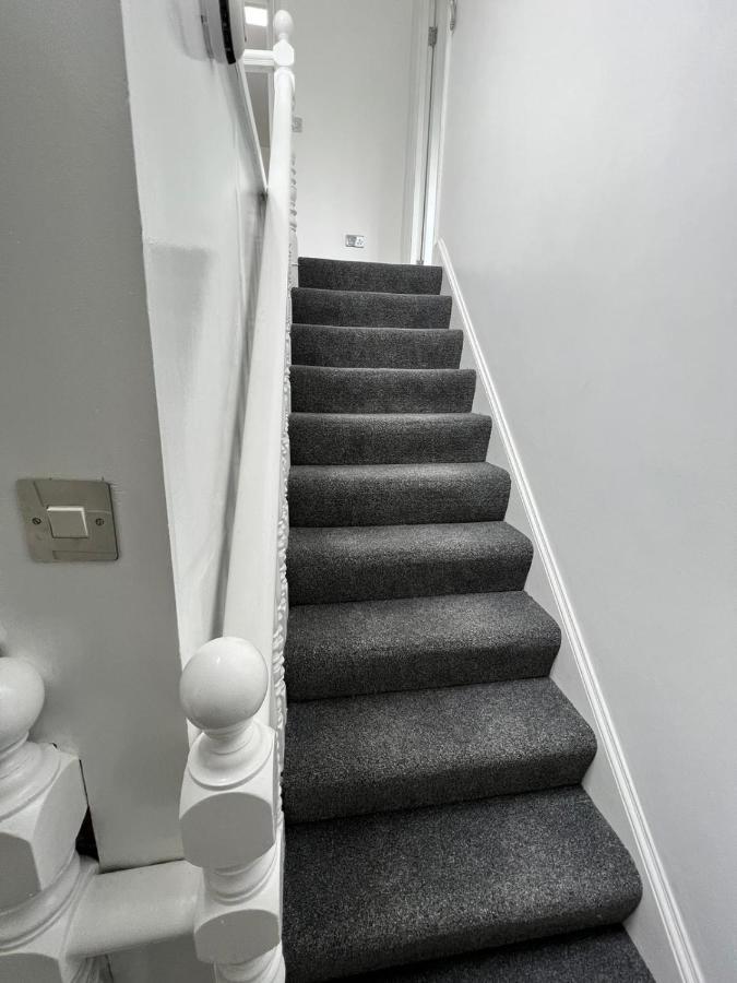 Lovely 2 Bedroom Flat With Roof Terrace In London Nw6 Екстериор снимка
