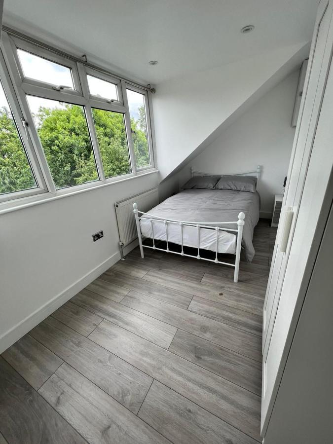 Lovely 2 Bedroom Flat With Roof Terrace In London Nw6 Екстериор снимка