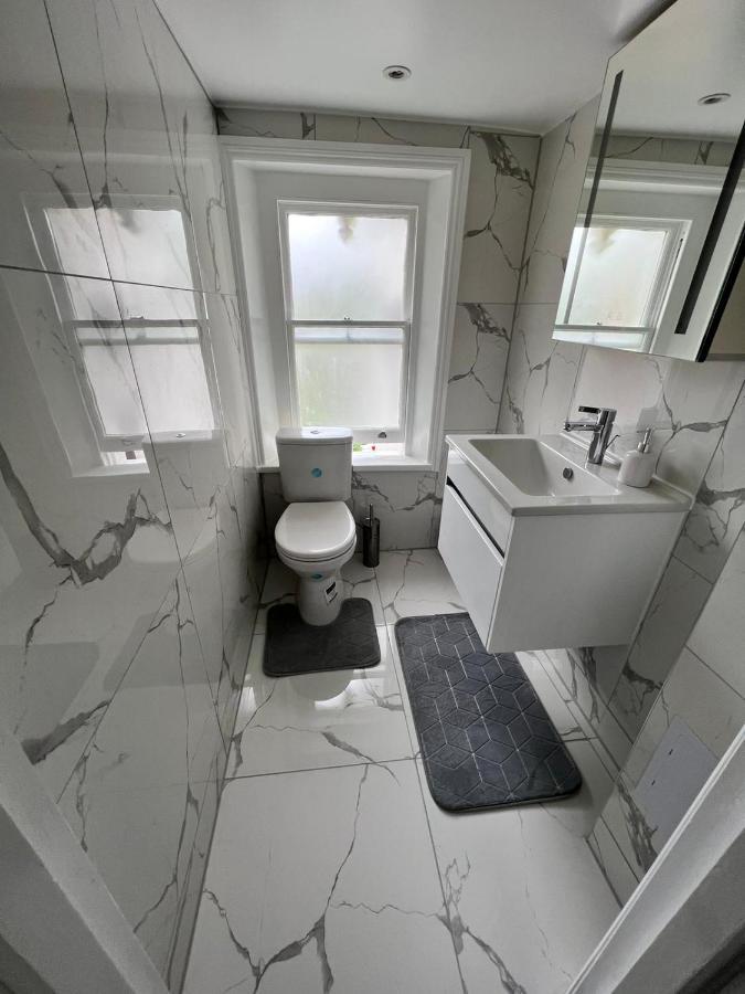 Lovely 2 Bedroom Flat With Roof Terrace In London Nw6 Екстериор снимка