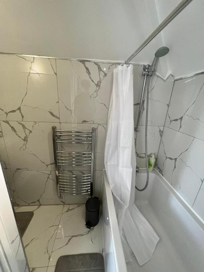 Lovely 2 Bedroom Flat With Roof Terrace In London Nw6 Екстериор снимка