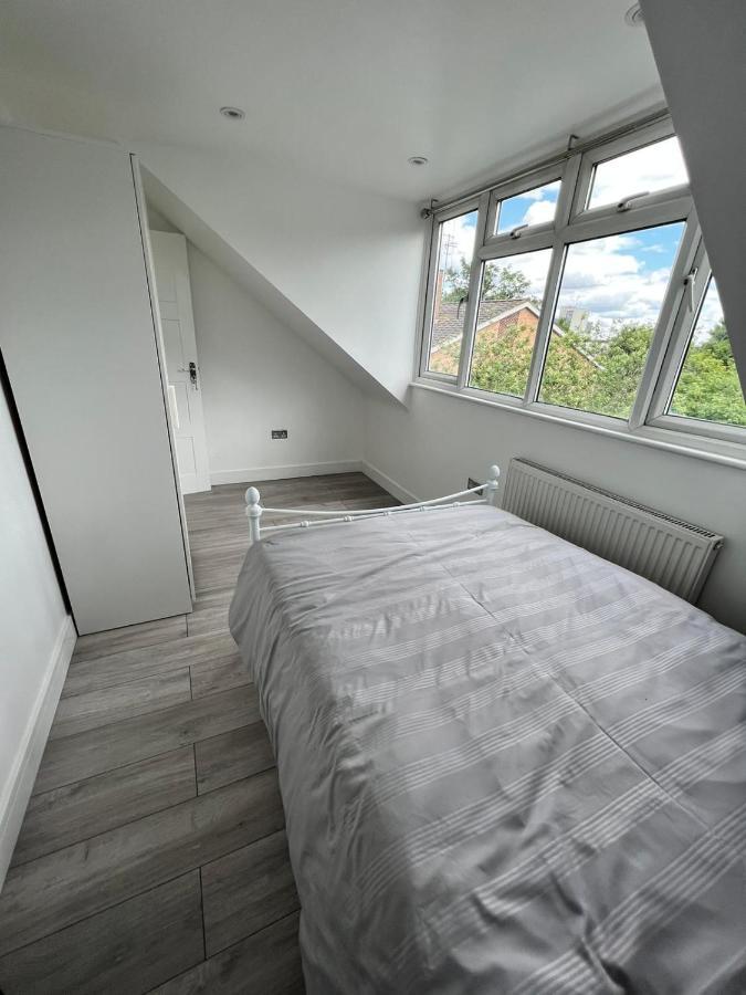 Lovely 2 Bedroom Flat With Roof Terrace In London Nw6 Екстериор снимка