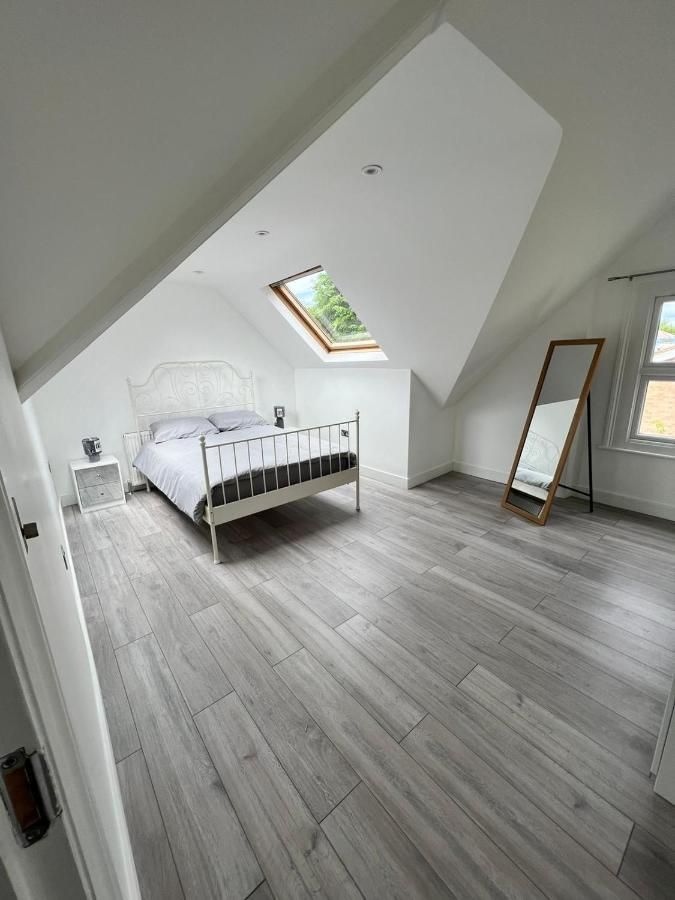 Lovely 2 Bedroom Flat With Roof Terrace In London Nw6 Екстериор снимка