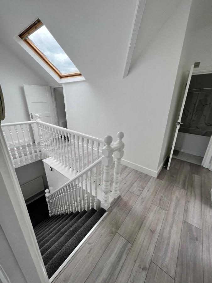 Lovely 2 Bedroom Flat With Roof Terrace In London Nw6 Екстериор снимка